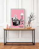 Banksy - Museum-Poster Oma strickt Pullover mit Aufschrift: "Punks Not Dead"