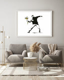 Banksy - Autonomer wirft mit Blumenstrauß statt Molotow