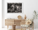 Kuschelnde Löwen in Schwarz-Weiß