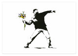 Banksy - Autonomer wirft mit Blumenstrauß statt Molotow