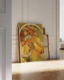 Alfons Mucha - Frau mit Blumen auf Kopf