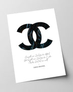 Zitat von Coco Chanel - Mode-Ikone - Dunkles Muster