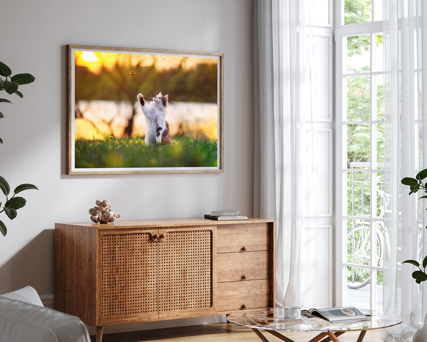 Katze mit Schmetterling