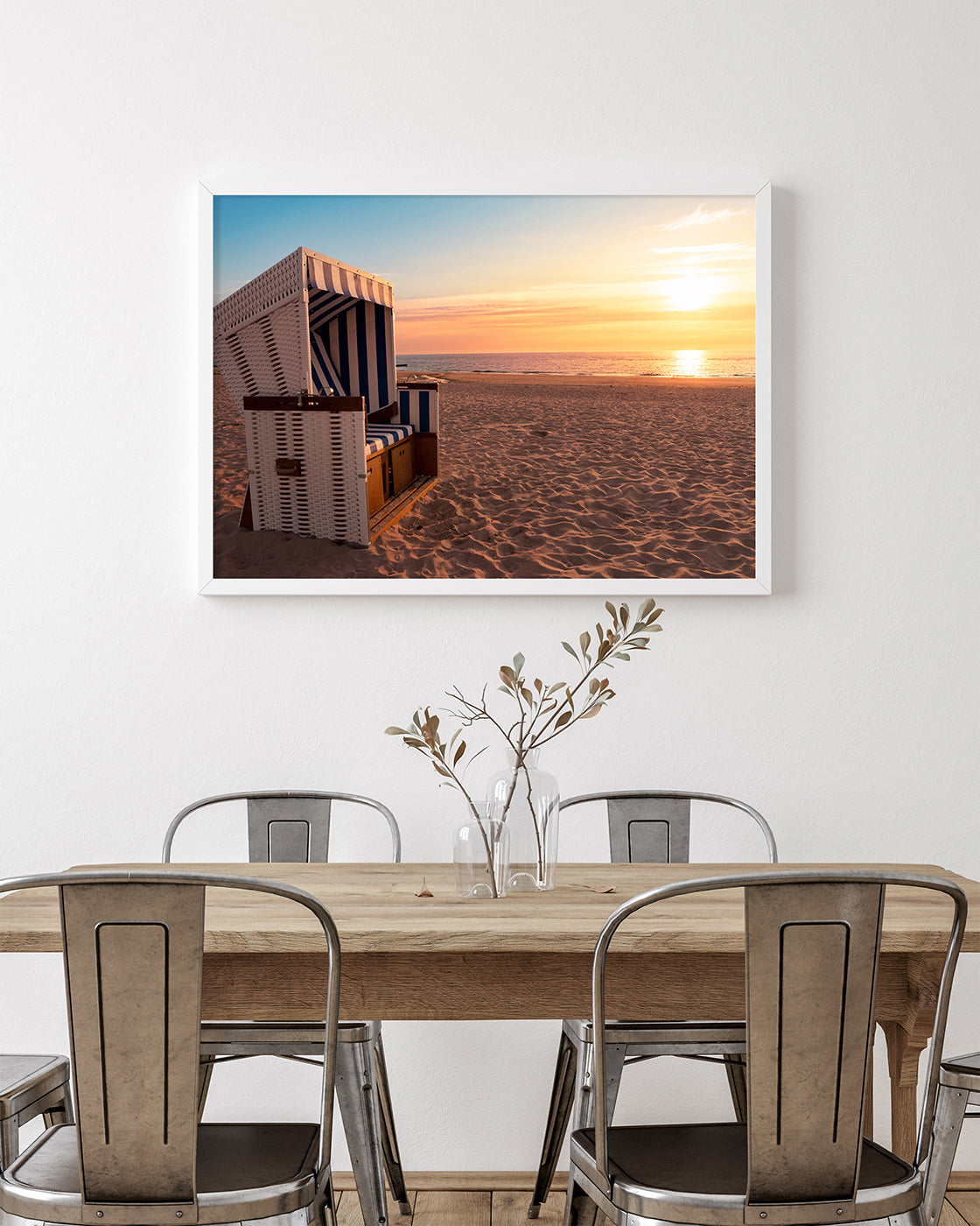 Strandkorb bei Sonnenuntergang