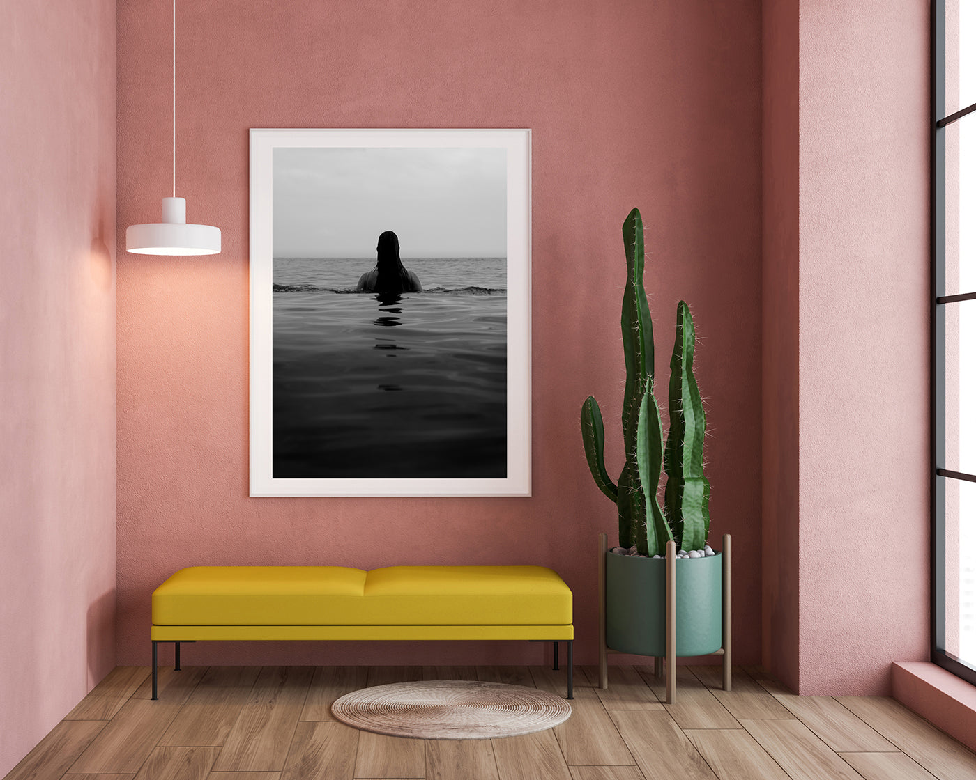 Frau im Meer - Schwarz-Weiß