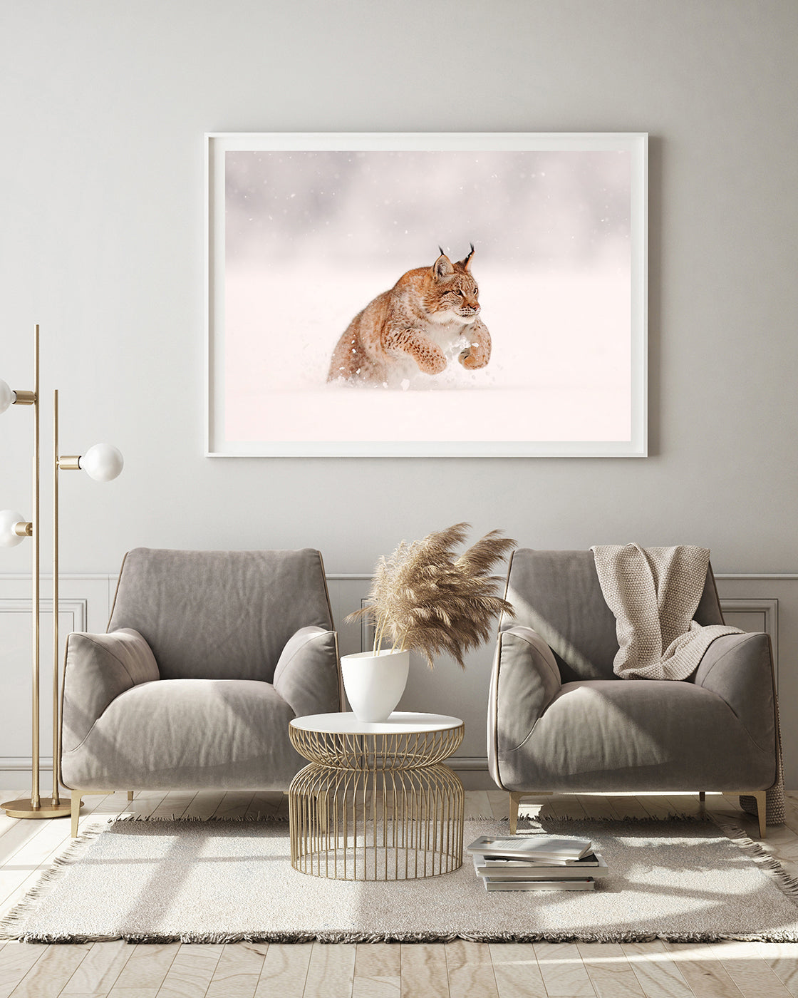 Springender Luchs im Schnee