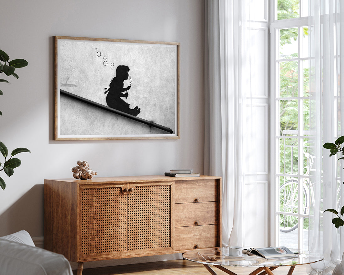 Banksy - Mädchen Seifenblasen rutscht Gelände runter Wand-Graffiti cool stylisch