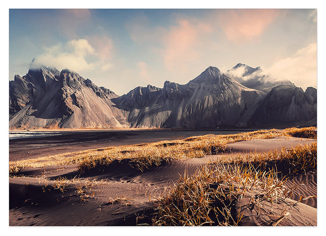 Berge in einer Wüstenlandschaft Hover Image