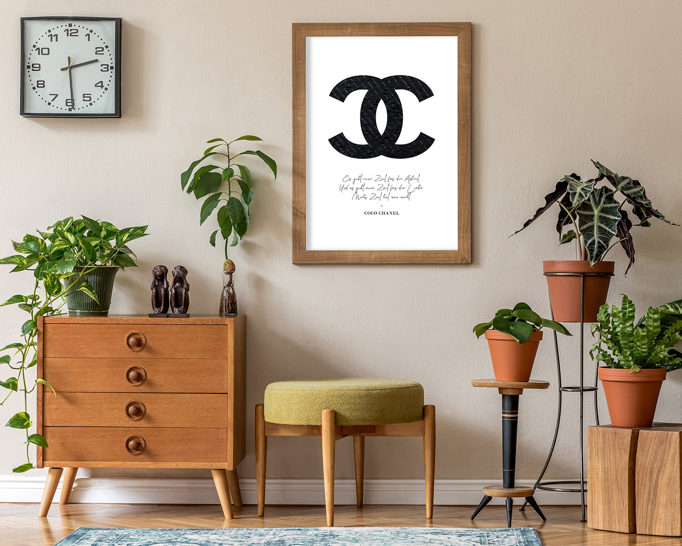 Zitat von Coco Chanel - Mode-Ikone - Dunkles Muster