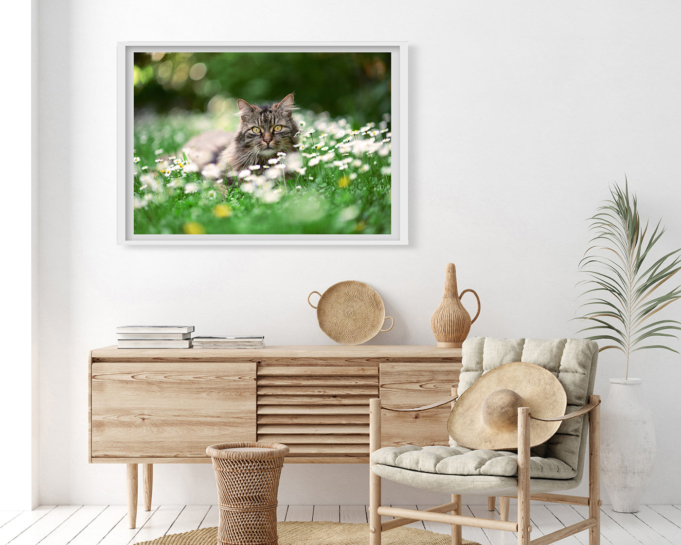 Katze in Blumenwiese