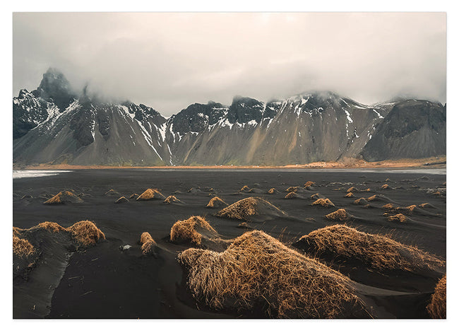 Berge in einer Nebellandschaft Hover Image