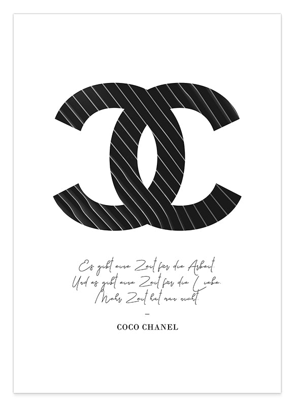 Zitat von Coco Chanel - Mode-Ikone - Schwarz mit Nadelstreifen Hover Image