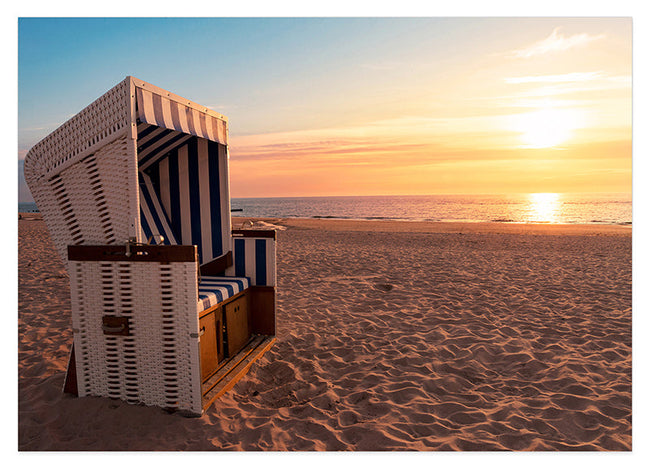 Strandkorb bei Sonnenuntergang Hover Image