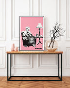 Banksy - Museum-Poster Oma strickt Pullover mit Aufschrift: "Punks Not Dead"