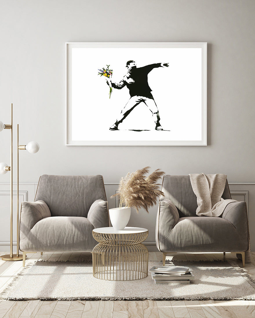 Banksy - Autonomer wirft mit Blumenstrauß statt Molotow