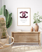 Zitat von Coco Chanel - Mode-Ikone - Rosa Blumen