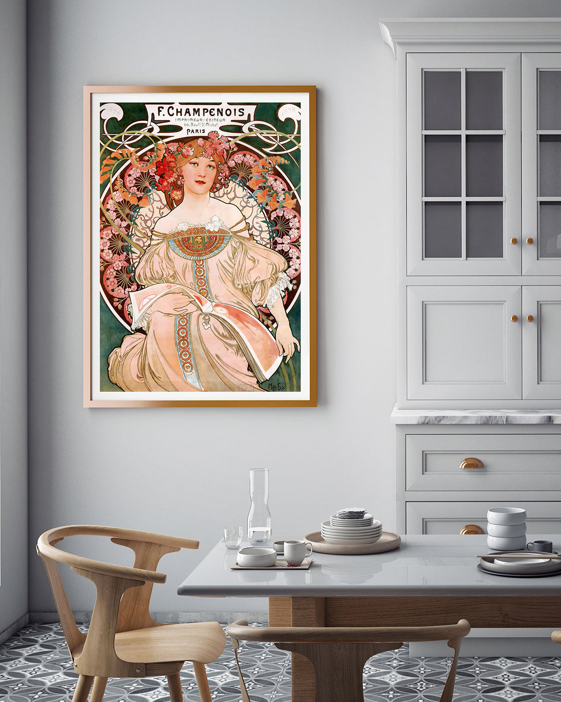 Alfons Mucha - Frau umringt von Blumen