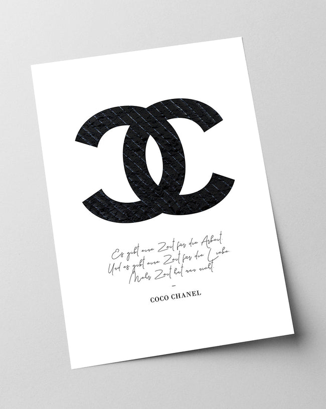 Zitat von Coco Chanel - Mode-Ikone - Dunkles Muster Main Image
