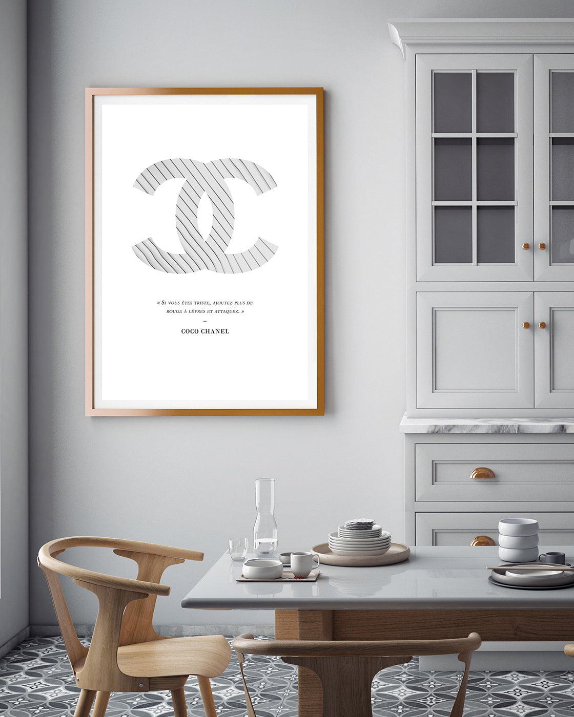 Zitat von Coco Chanel - Mode-Ikone - Weiß mit Nadelstreifen