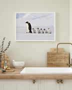 Pinguin-Mama mit Küken