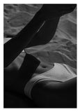 Frau am Strand - Schwarz-Weiß