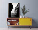 Blick zwischen Klippen - Schwarz-Weiß