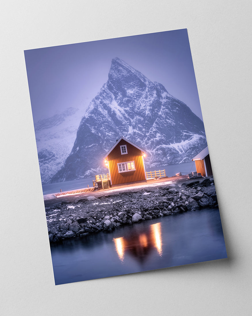 Bergsee-Hütte im Nebel