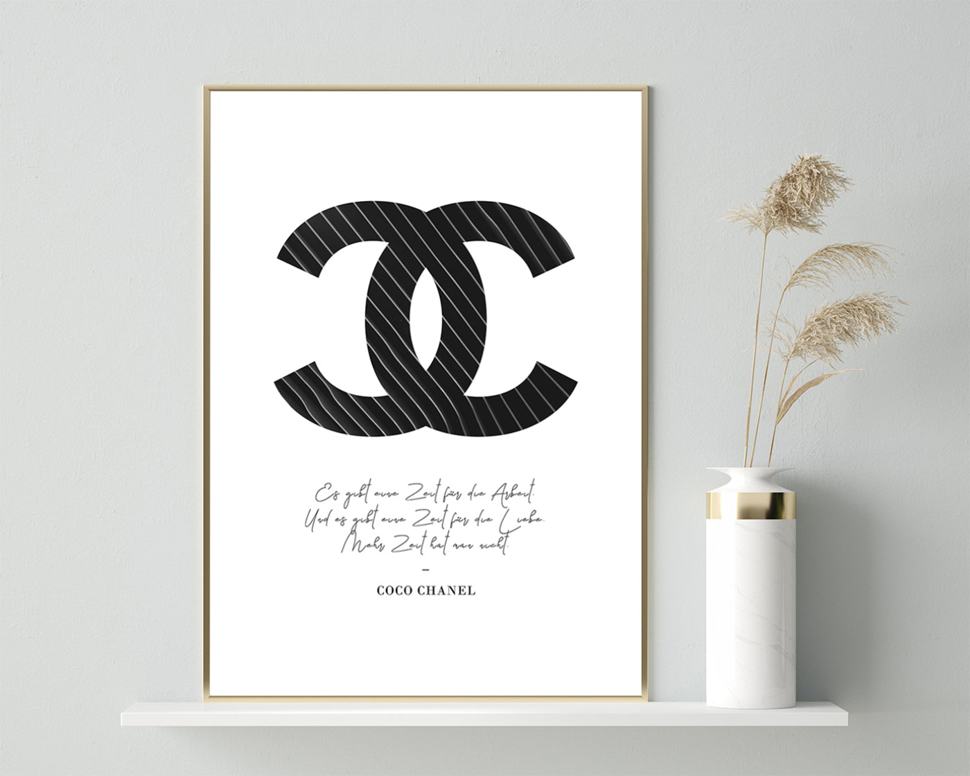 Zitat von Coco Chanel - Mode-Ikone - Schwarz mit Nadelstreifen