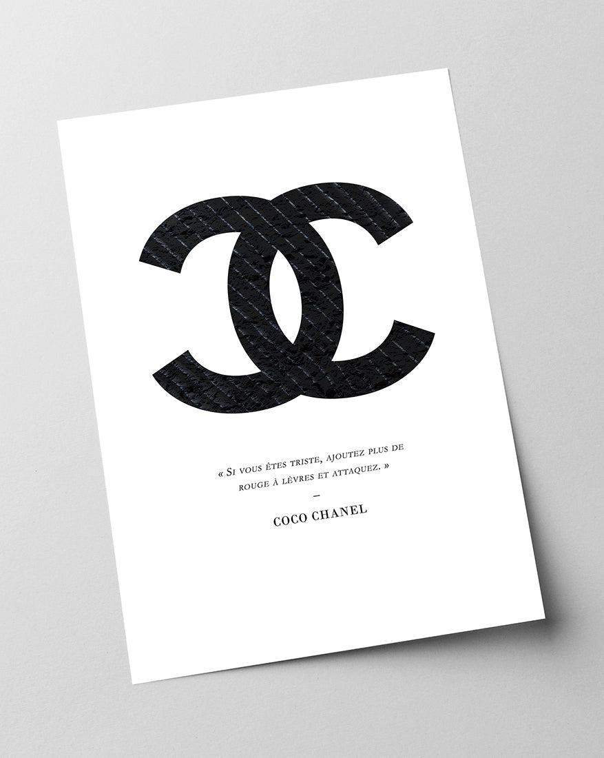 Zitat von Coco Chanel - Mode-Ikone - Dunkles Muster