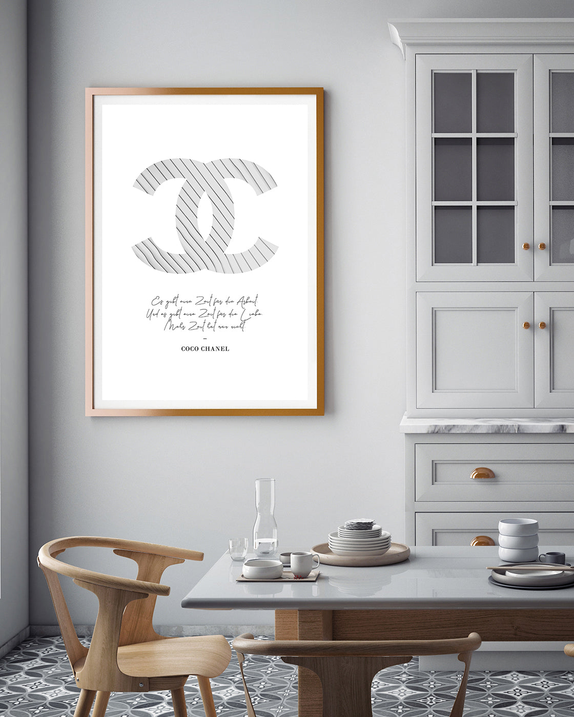 Zitat von Coco Chanel - Mode-Ikone - Weiß mit Nadelstreifen