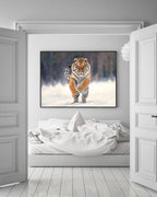 Springender Tiger im Schnee