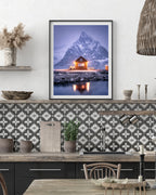 Bergsee-Hütte im Nebel