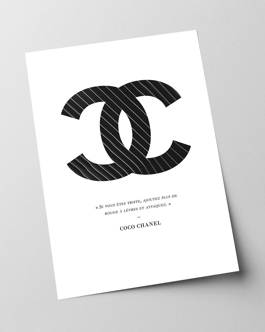 Zitat von Coco Chanel - Mode-Ikone - Schwarz mit Nadelstreifen