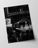 Frau in Abendgarderobe - Schwarz-Weiß