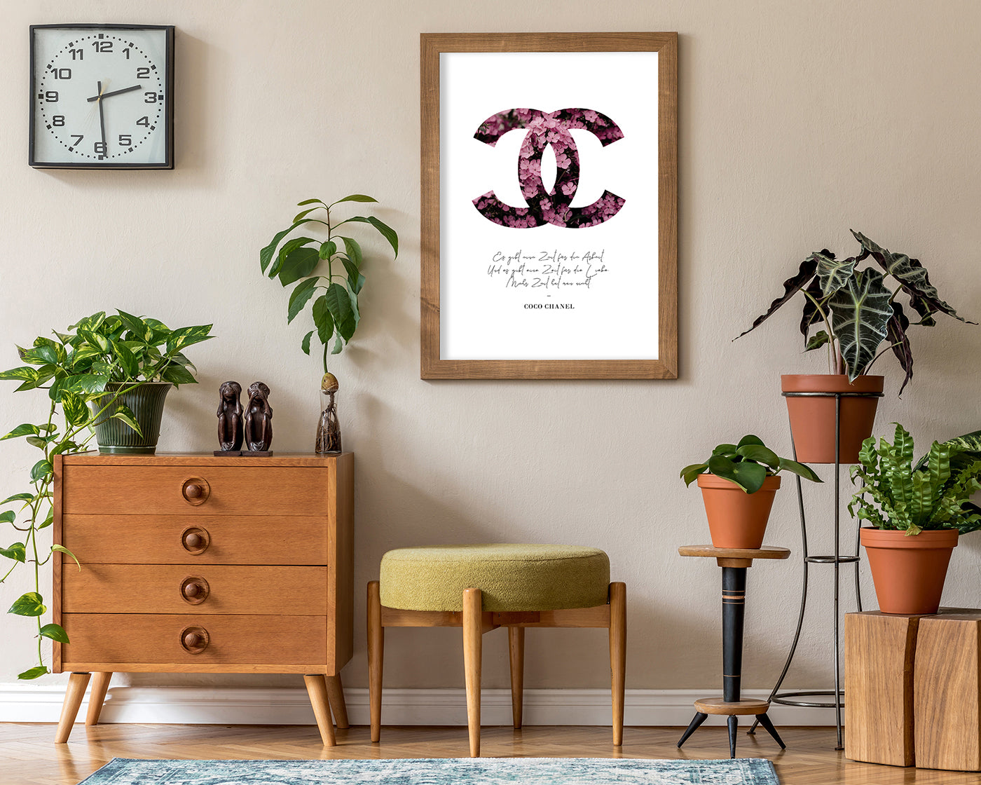 Zitat von Coco Chanel - Mode-Ikone - Rosa Blumen