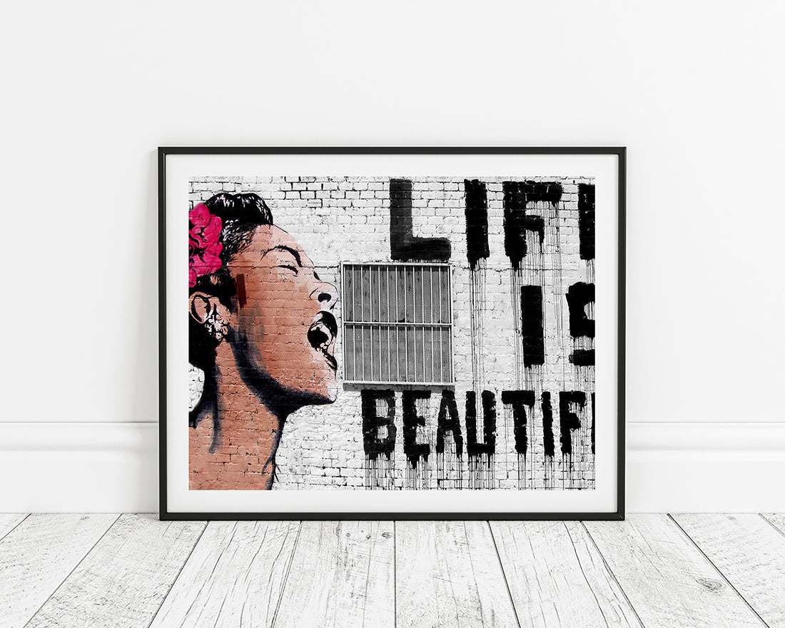 Banksy - Life is beautiful Frau mit Rose im Haar mit Schriftzug