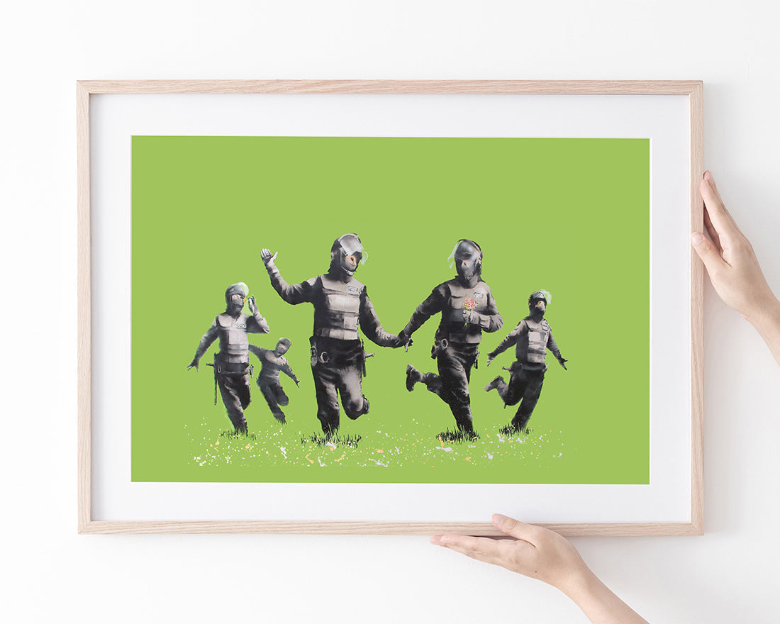 Banksy - Police officers in field Polizei-Offiziere auf grüner Wiese Street Art