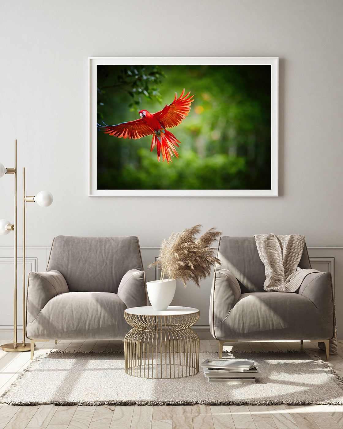 Fliegender roter Papagei