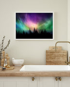 Polarlichter über Waldkronen