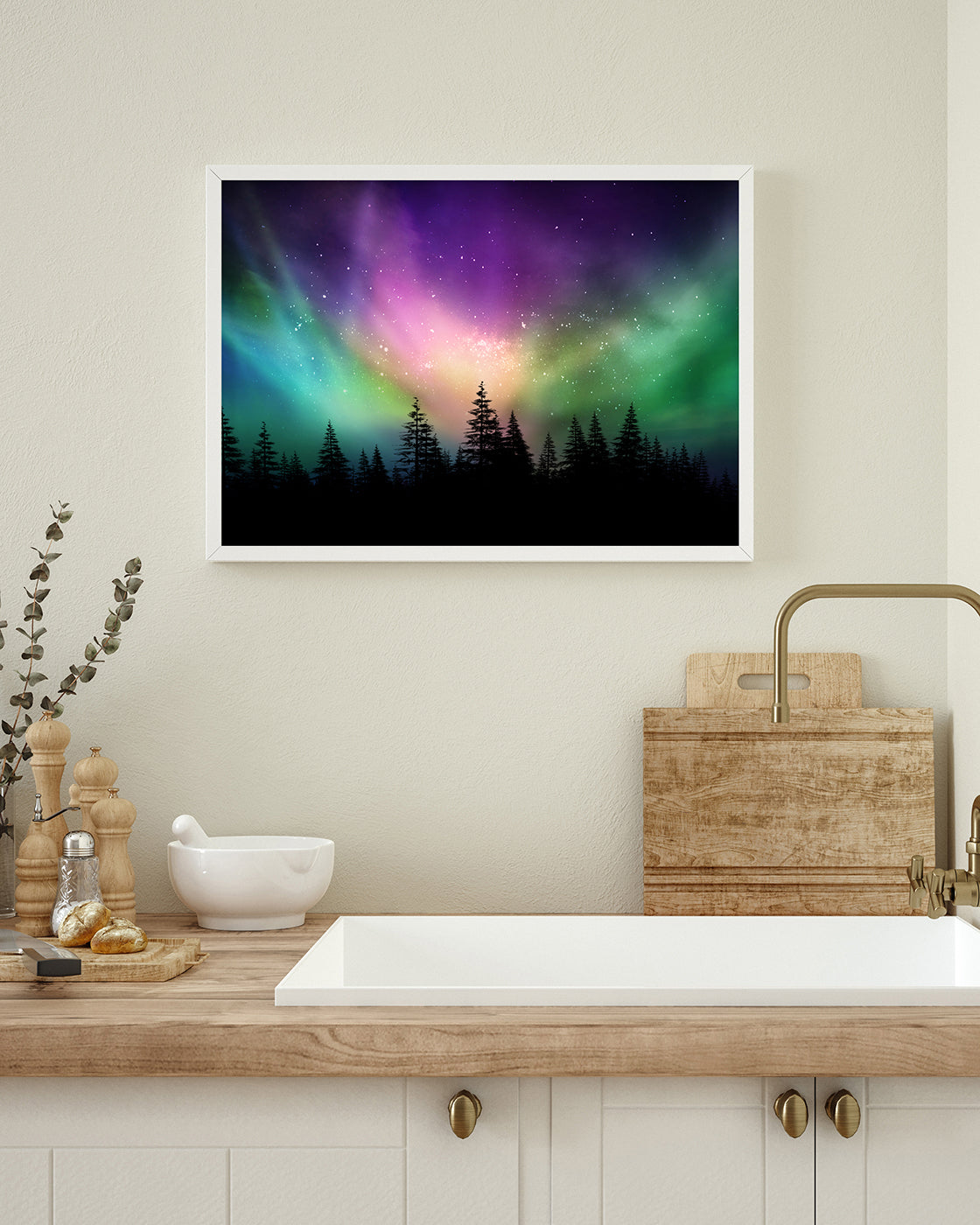 Polarlichter über Waldkronen