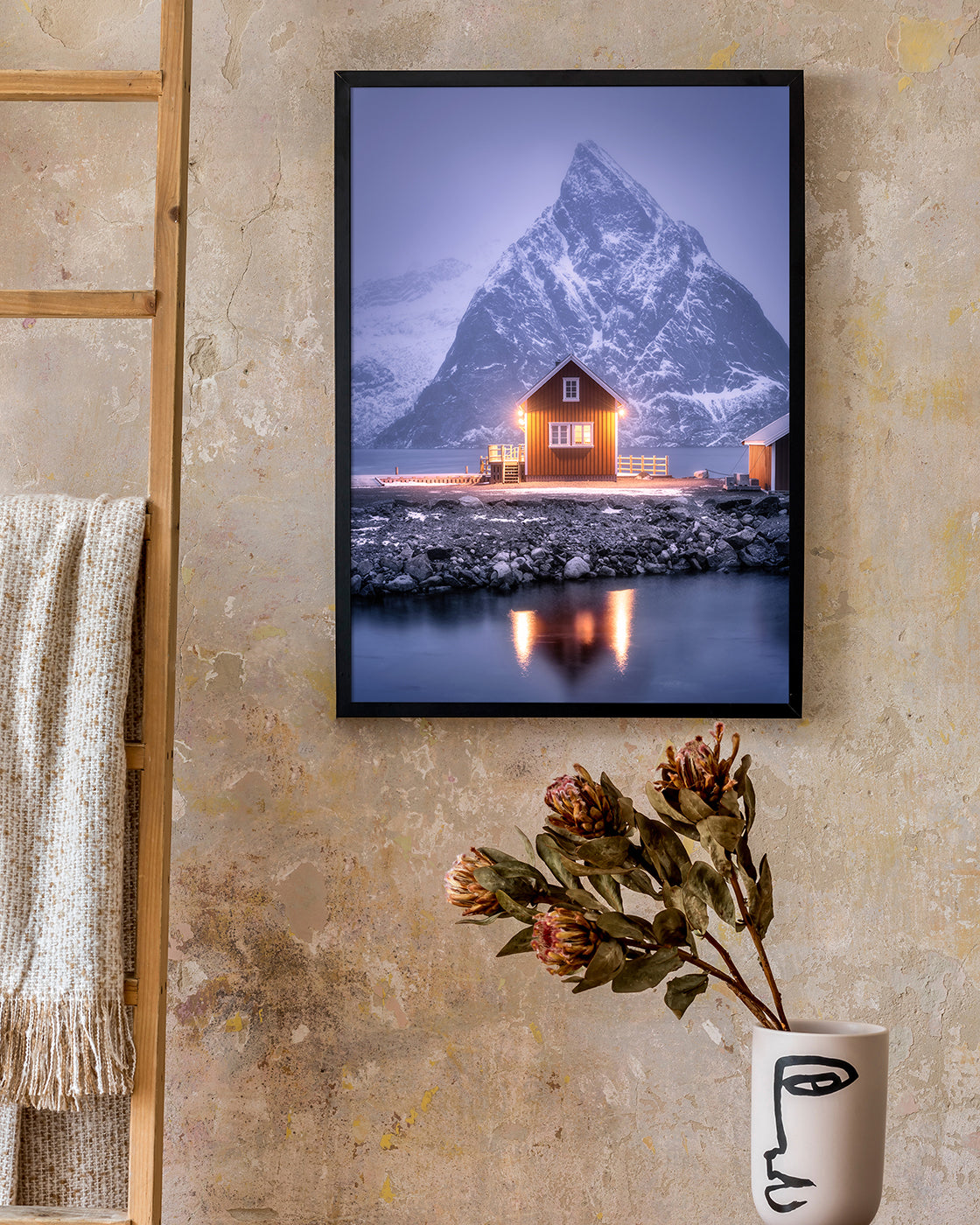 Bergsee-Hütte im Nebel