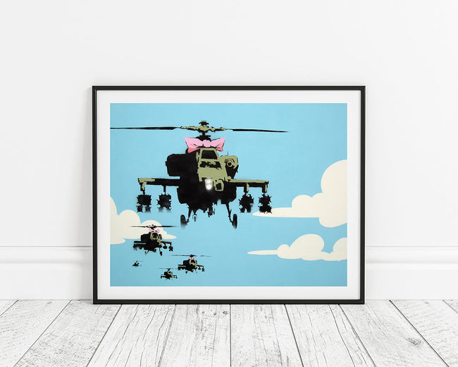 Banksy - Hubschrauber mit pinker Schleife Helicopter Graffiti Street Art Main Image