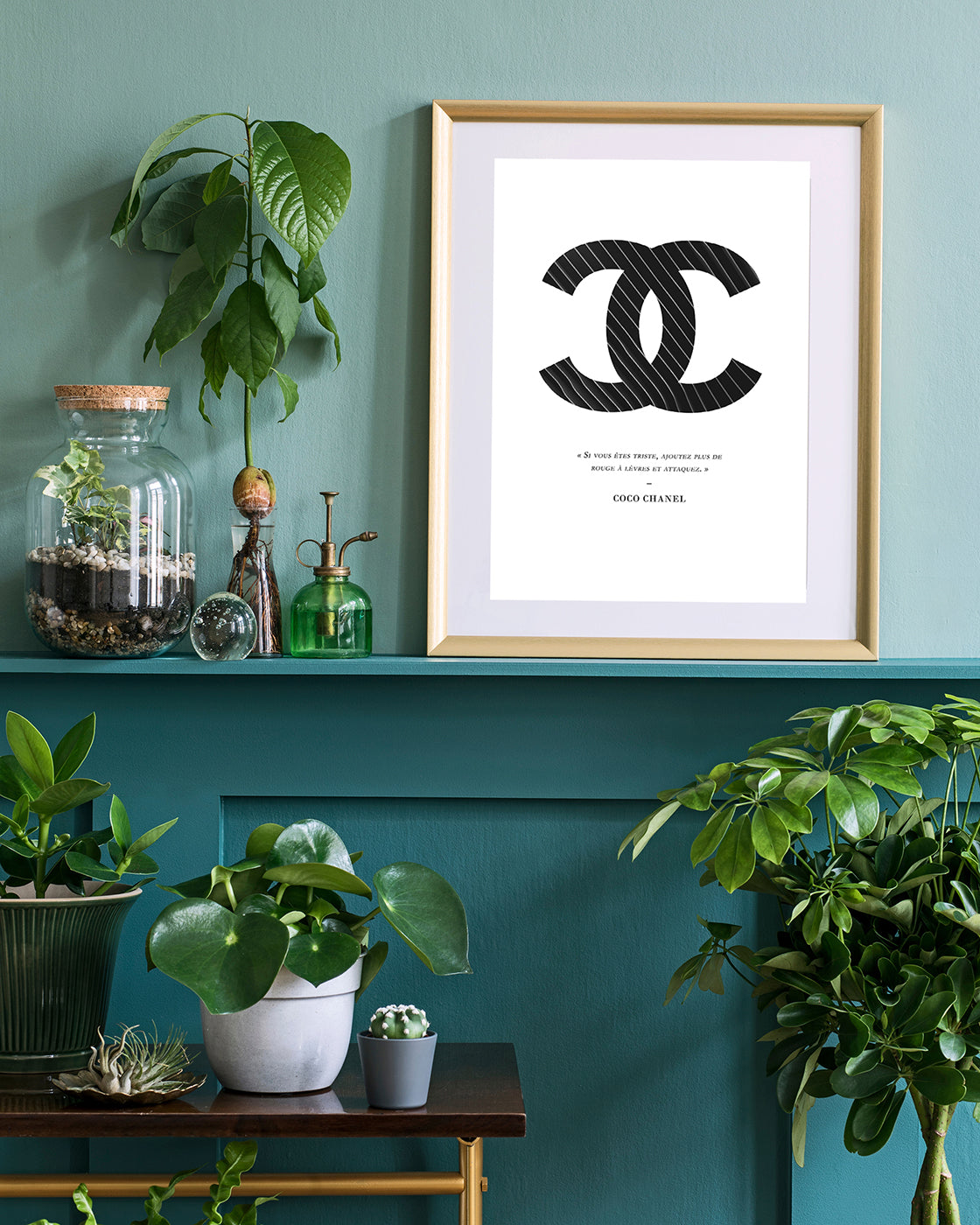 Zitat von Coco Chanel - Mode-Ikone - Schwarz mit Nadelstreifen