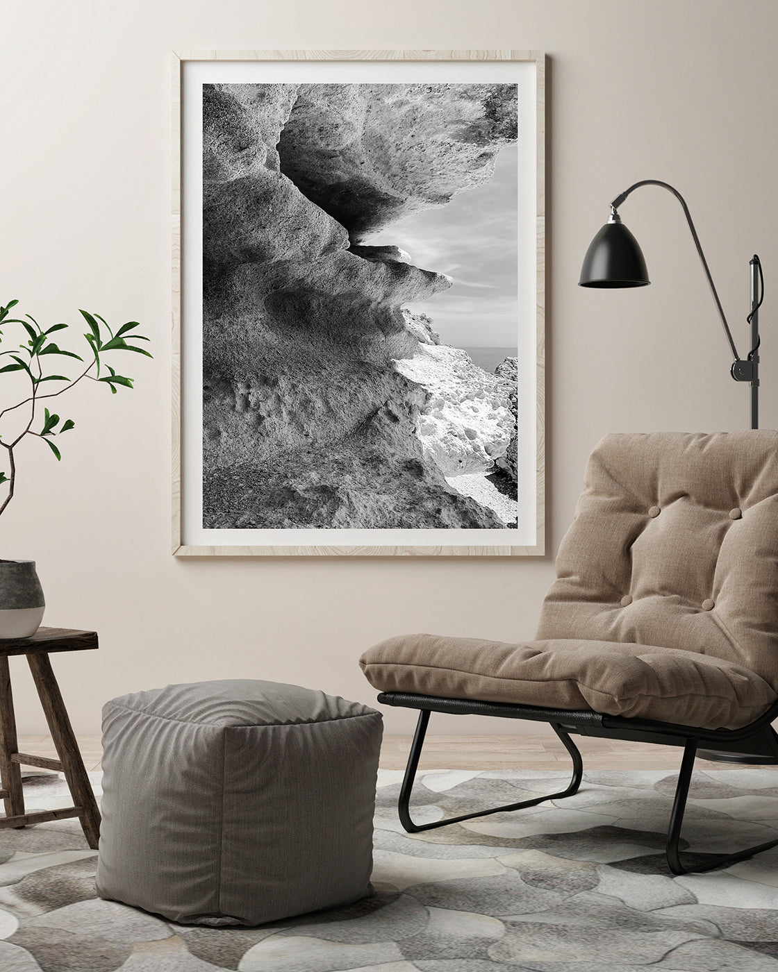 Wasser an Klippen - Schwarz-Weiß
