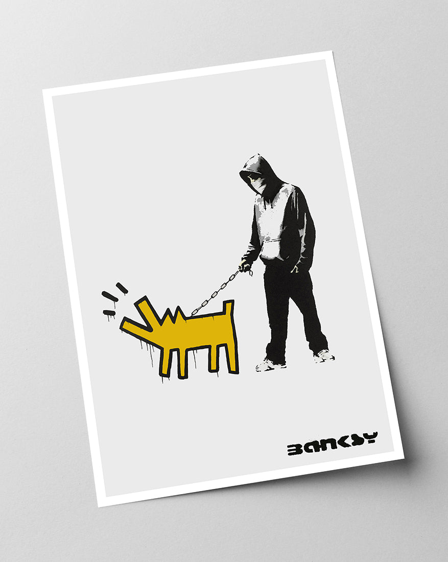 Banksy - Museum-Poster Mann mit bellendem Hund in Anlehnung an Keith Haring