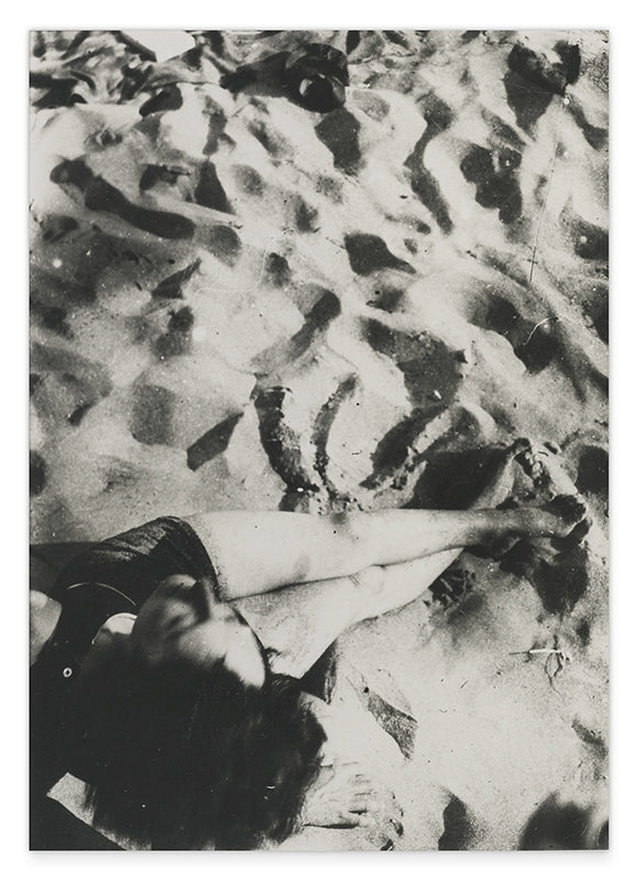 László Moholy Nagy - Schwarz-Weiß Fotografie - Am Strand Hover Image
