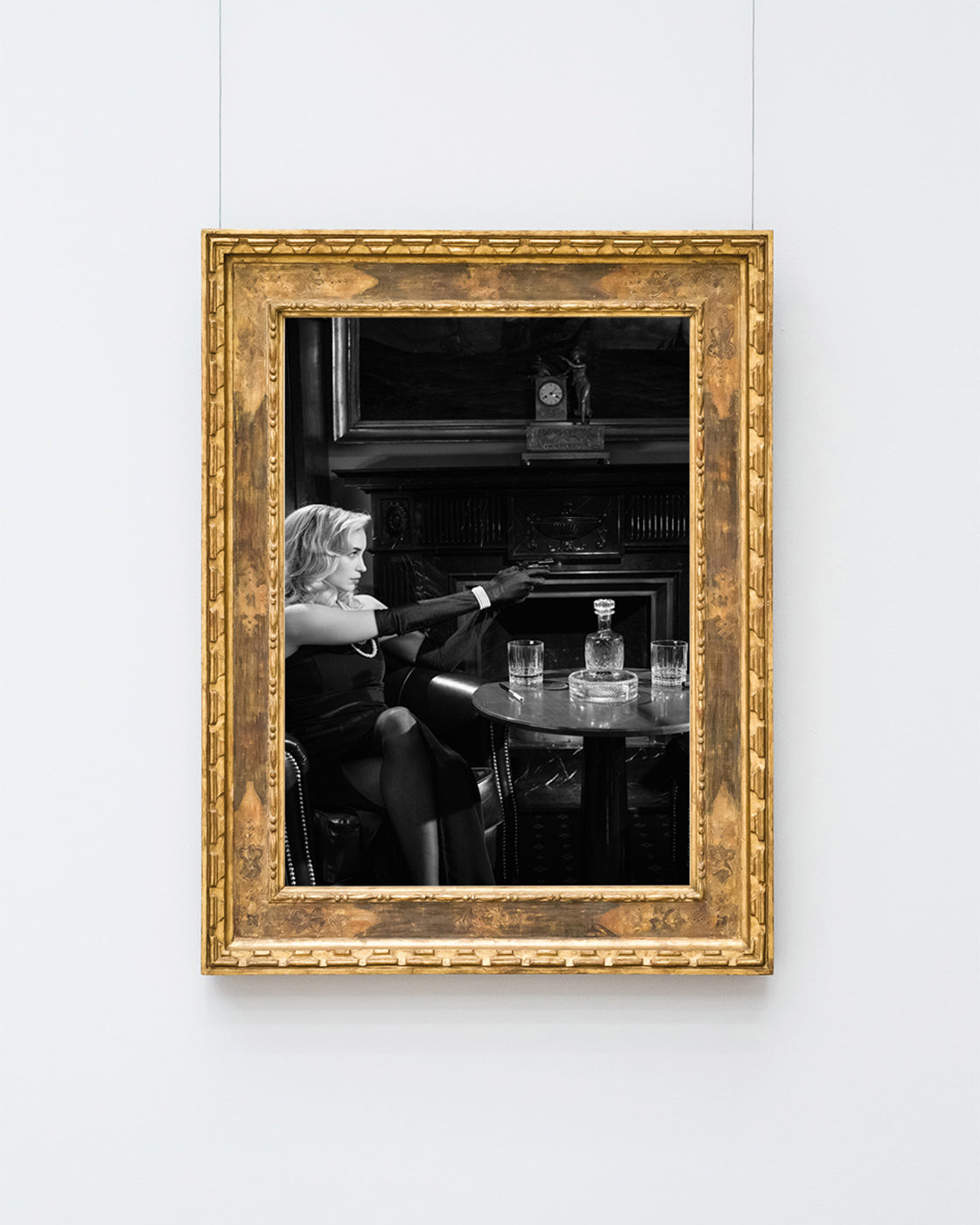 Frau in Abendgarderobe - Schwarz-Weiß