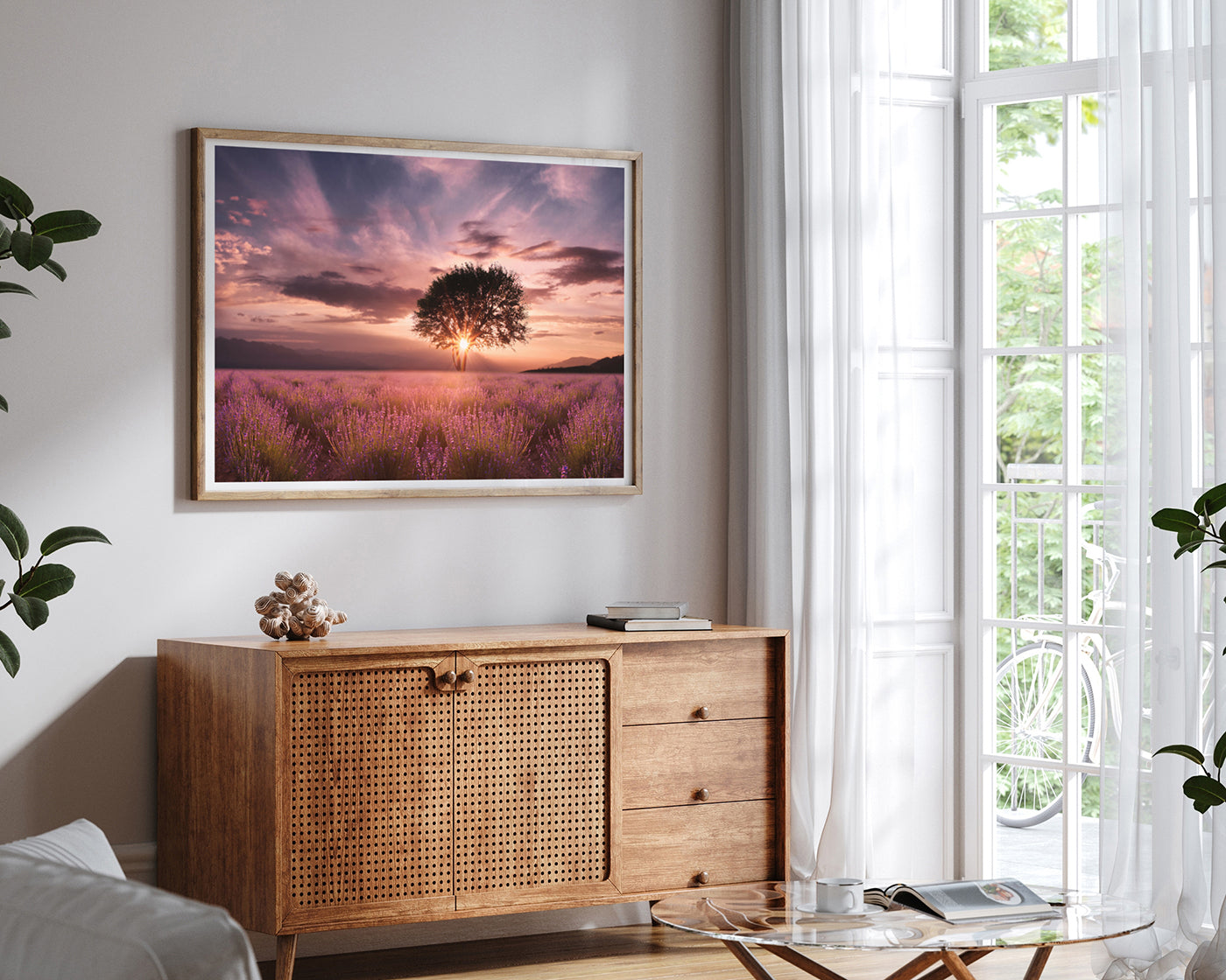 Baum auf einem Fliederfeld