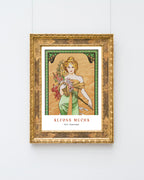 Alfons Mucha - Museum-Poster Frau in grünem Kleid mit Blumen