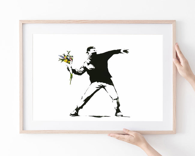 Banksy - Autonomer wirft mit Blumenstrauß statt Molotow Main Image